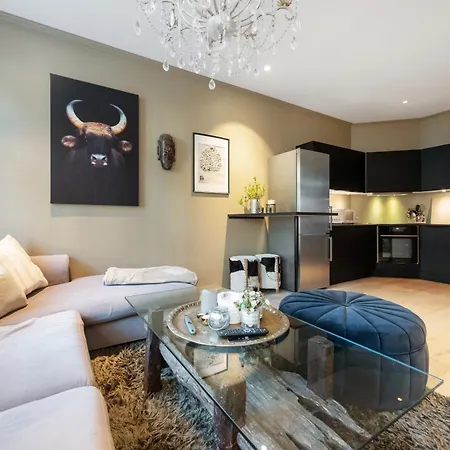 Modern 2nd-floor Luxury Апартаменти Берген