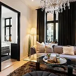 Modern 2nd-floor Luxury Apartment