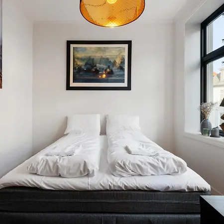 Modern 2nd-floor Luxury *