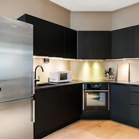 Modern 2nd-floor Luxury