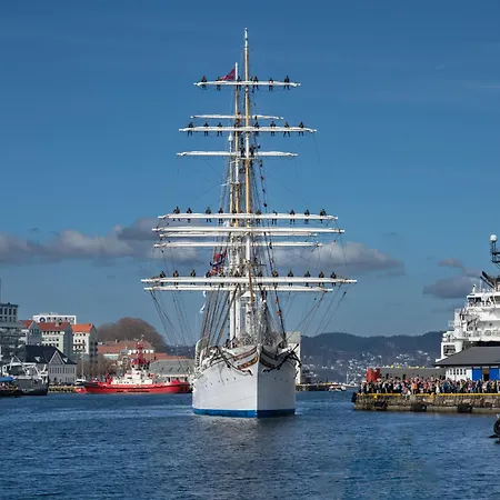 Modern 2nd-floor Luxury * Bergen