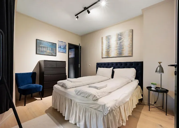 Modern 2nd-floor Luxury *