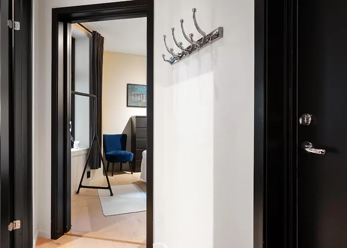 Modern 2nd-floor Luxury *