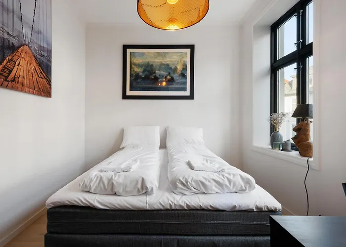 Modern 2nd-floor Luxury *